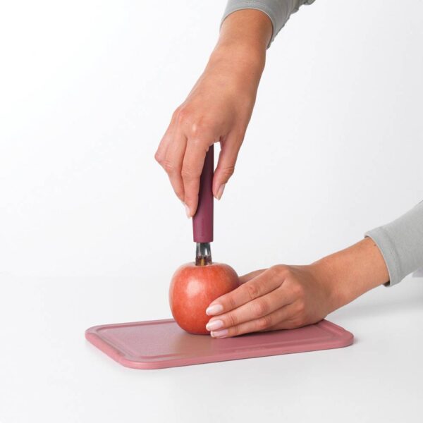 Уред за почистване на ябълки Brabantia Tasty+ Aubergine Red - Potrebno