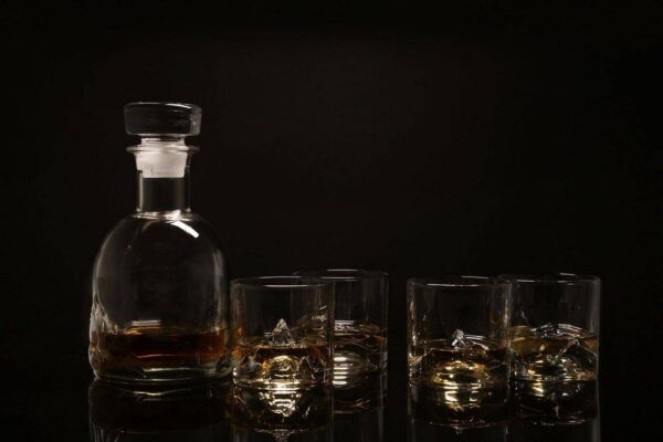 Комплект чаши и бутилка за уиски LIITON PEAKS 5 части - Potrebno